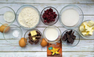 ингредиенты для шоколадного кекса с вишней
