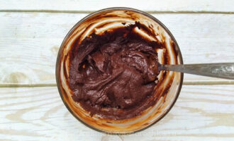 растопленный темный горький шоколад для кекса фото