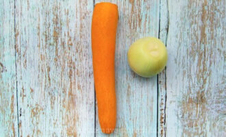 лук и морковь для гречки с грибами фото