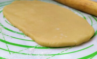 песочное тесто для печенья с малиновым джемом фото