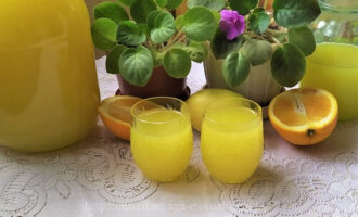 апельсиновый сок в бокалах фото