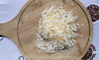 тертый сыр для картофельных котлет фото