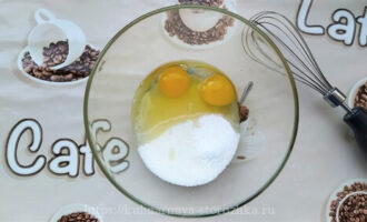 сахар яйца для песочного теста на тертый пирог фото