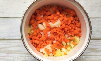 морковка и картошка для Оливье с колбасой фото
