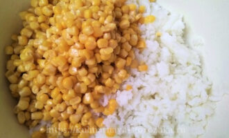 кукуруза и рис для салата фото