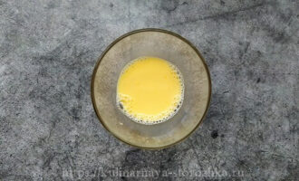 желток и молоко для сахарных сдобных колечек фото