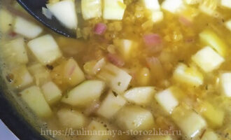 чечевичный суп с луком и кабачком фото