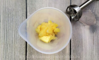 ананасовые кусочки в блендере фото
