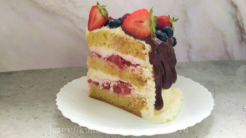 вкусный торт бисквитный с кремом и ягодами фото
