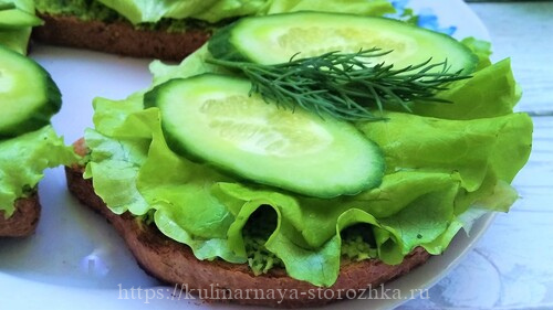 паста из авокадо бутерброд с овощами фото