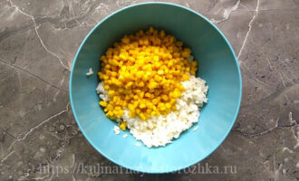кукуруза и рис для крабового салата фото