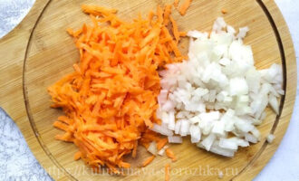 лук и морковь для супа со звездочками макаронами фото