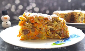 морковный пирог с орехами и пудрой фото