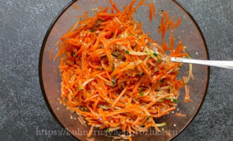 салат с морковкой и огурцом пикантный фото