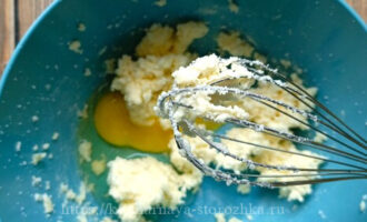 масло сахар яйцо для имбирного печенья фото