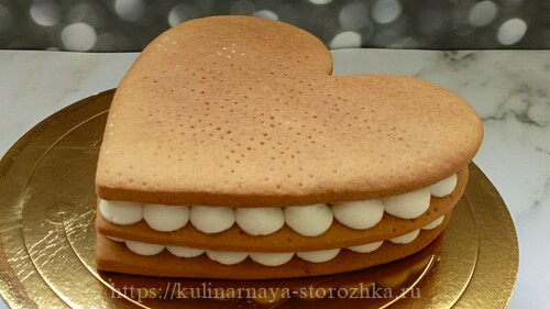 торт сердечком из медовых коржей фото